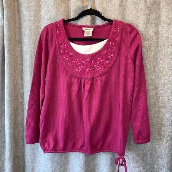 ❤️𝅺WOMEN’S two twenty two layer top medium - Picture 1 of 4